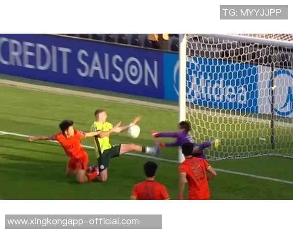 胜利门将失误致命奎尼奥内斯轻松破门上演反击好戏